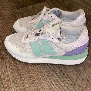 New Balance 237 size 8.5